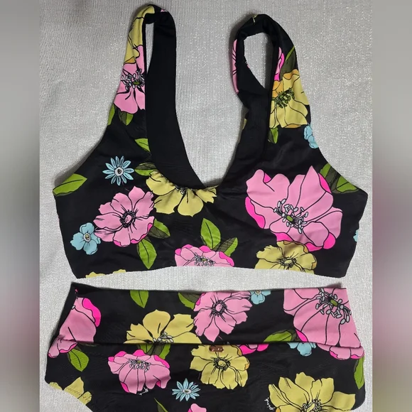 Victoria's Secret Floral Bikini Top & Botton Set - Picture 6 of 15